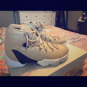 Brand New Lebrons 13’s Elite size 10.5